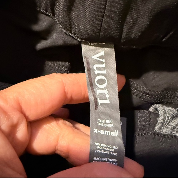 NWT Vuori Miles Ankle Crop Black Trouser Pants Travel Lightweight Packable XS - Picture 7 of 12